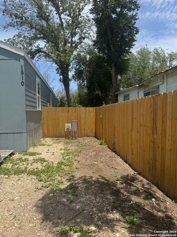 1510 12th, Hondo, TX 78861