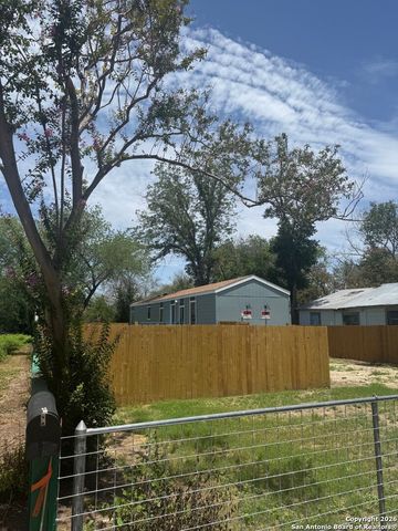 1510 12th, Hondo, TX 78861