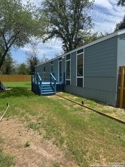 1510 12th, Hondo, TX 78861