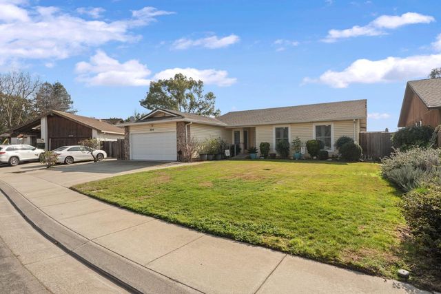 1050 Bradford Cir, Lodi, CA 95240