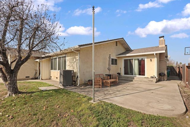 1050 Bradford Cir, Lodi, CA 95240