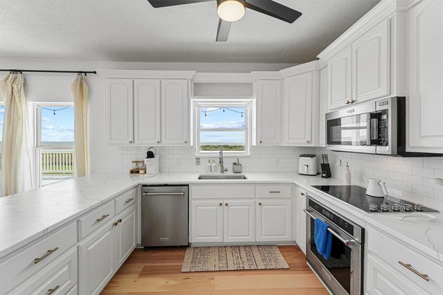 112 Ocean Shore Drive, Crystal Beach, TX 77650