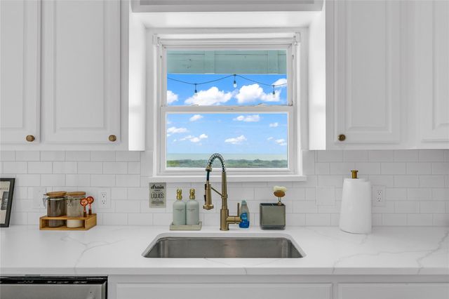 112 Ocean Shore Drive, Crystal Beach, TX 77650