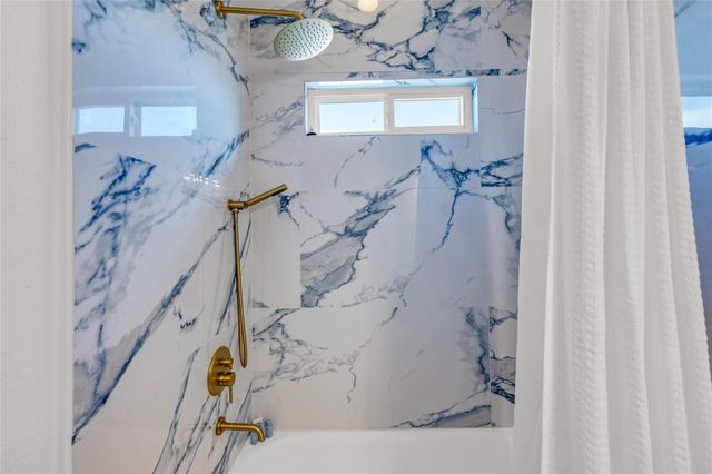 112 Ocean Shore Drive, Crystal Beach, TX 77650