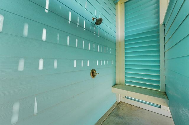 112 Ocean Shore Drive, Crystal Beach, TX 77650