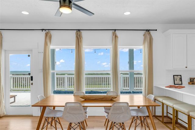 112 Ocean Shore Drive, Crystal Beach, TX 77650