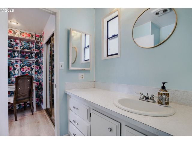 11524 Sw ROYAL VILLA Dr, Tigard, OR 97224