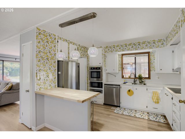 11524 Sw ROYAL VILLA Dr, Tigard, OR 97224
