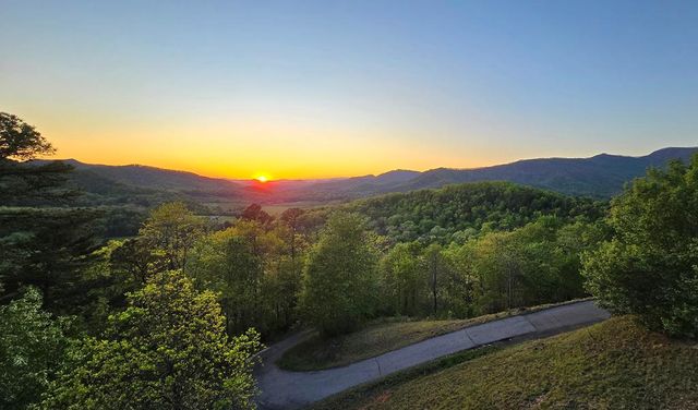 299 Bethabara View, Hayesville, NC 28904