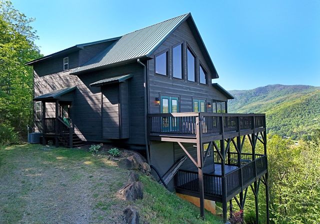 299 Bethabara View, Hayesville, NC 28904