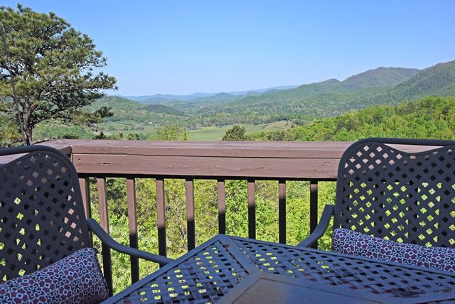 299 Bethabara View, Hayesville, NC 28904
