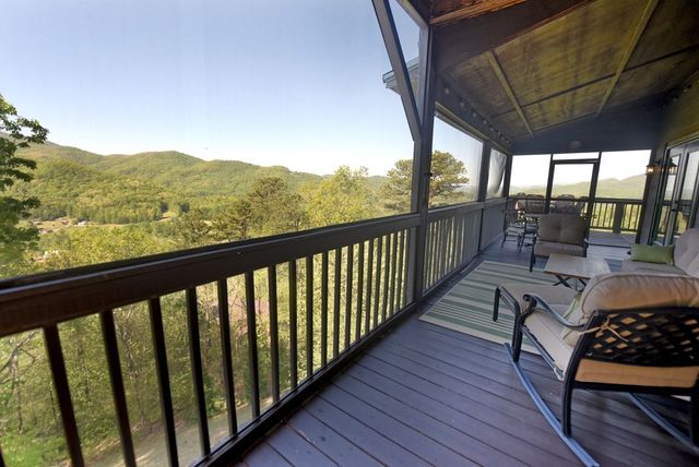 299 Bethabara View, Hayesville, NC 28904