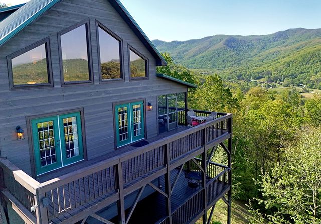 299 Bethabara View, Hayesville, NC 28904