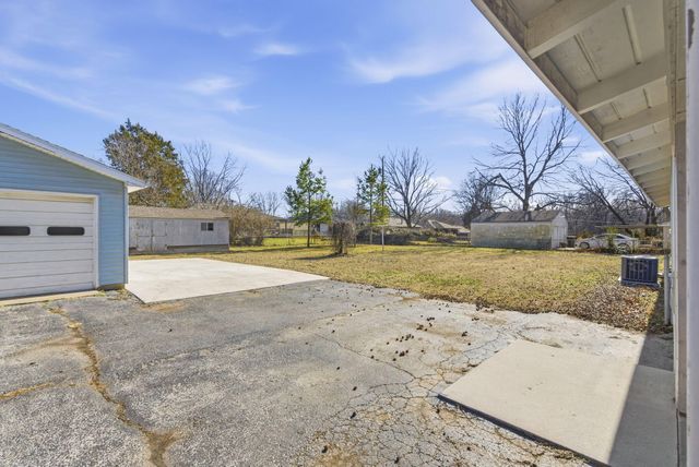 2314 S Farm Road 123, Springfield, MO 65807
