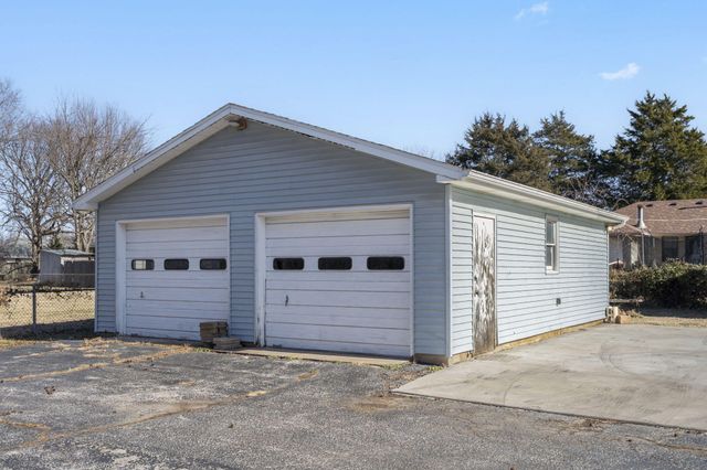 2314 S Farm Road 123, Springfield, MO 65807