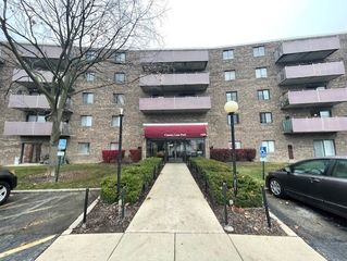 1460 Fairlane Drive 229, Schaumburg, IL 60193