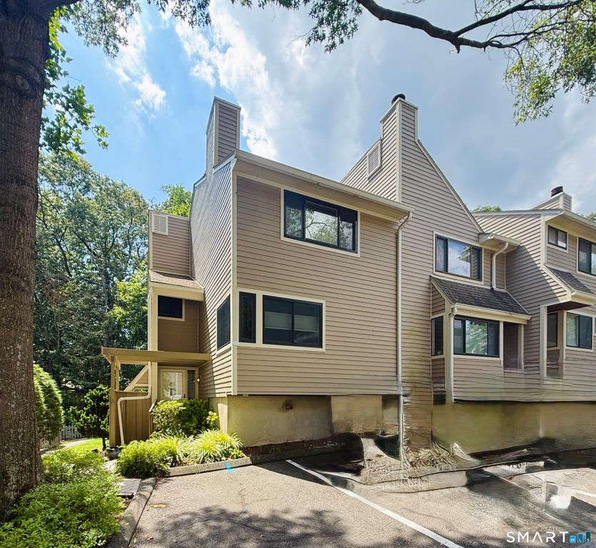 122 Sunrise Hill Road 122, Norwalk, CT 06851