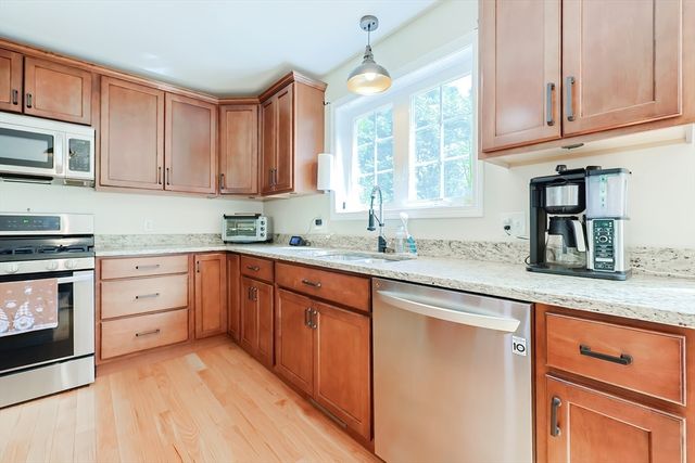 30 Town Farm Rd, North Brookfield, MA 01535