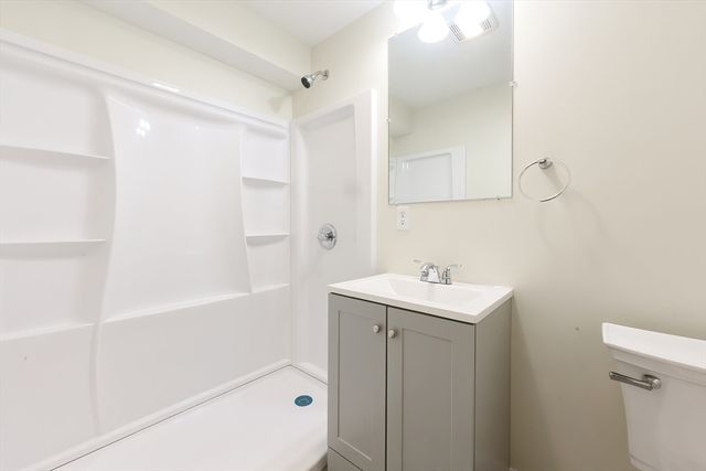 30 Town Farm Rd, North Brookfield, MA 01535