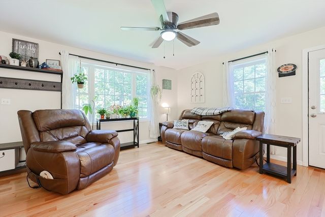 30 Town Farm Rd, North Brookfield, MA 01535