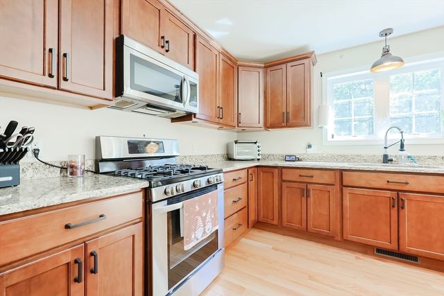30 Town Farm Rd, North Brookfield, MA 01535