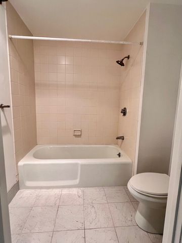 1 Seal Harbor 413, Winthrop, MA 02152