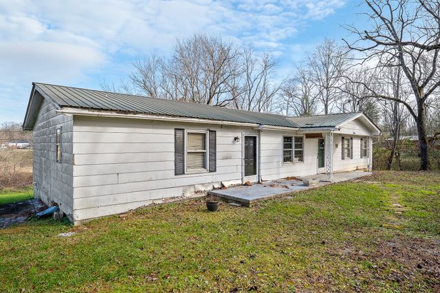 2385 Midway Rd, Smithville, TN 37166