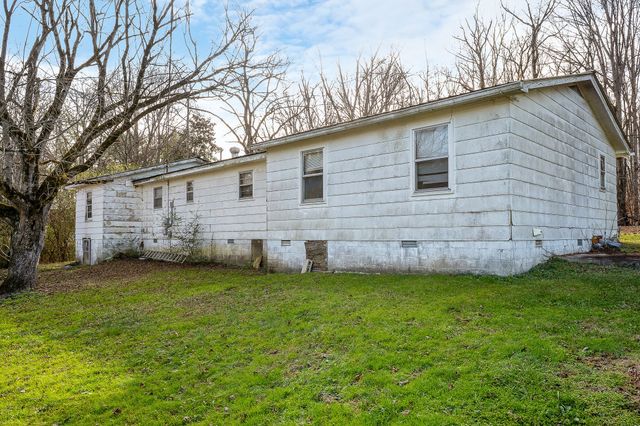2385 Midway Rd, Smithville, TN 37166