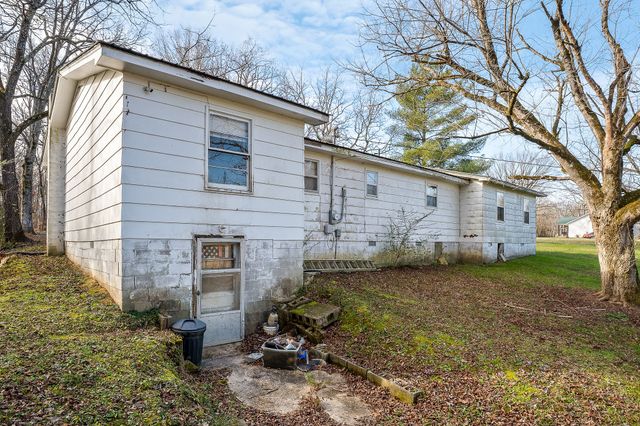 2385 Midway Rd, Smithville, TN 37166