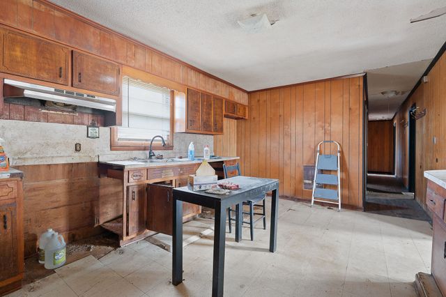 2385 Midway Rd, Smithville, TN 37166