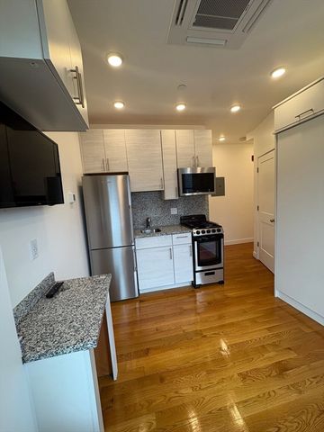 16 Fifth Street 11, Chelsea, MA 02150