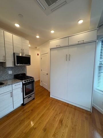 16 Fifth Street 11, Chelsea, MA 02150