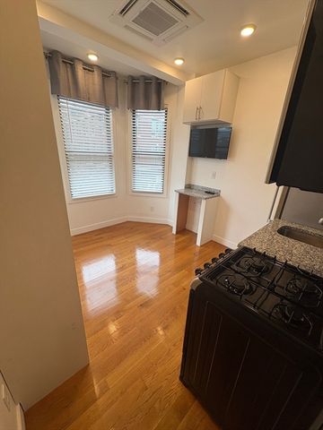16 Fifth Street 11, Chelsea, MA 02150