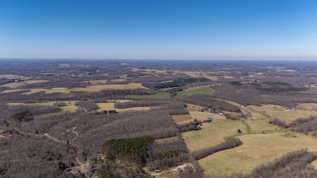 34 Copperas Branch Rd, Leoma, TN 38468