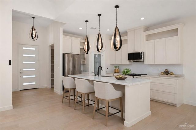 617 W La Pointe Avenue, Alton, TX 78572