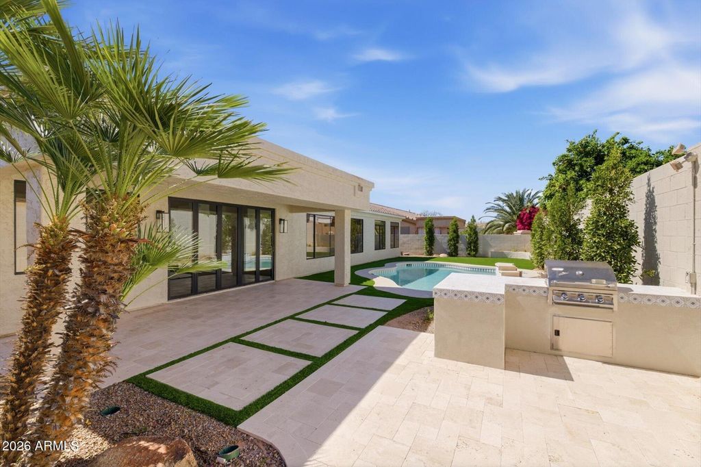 Image 17 of property listing at 7776 E SANDS Drive, Scottsdale, AZ 85255