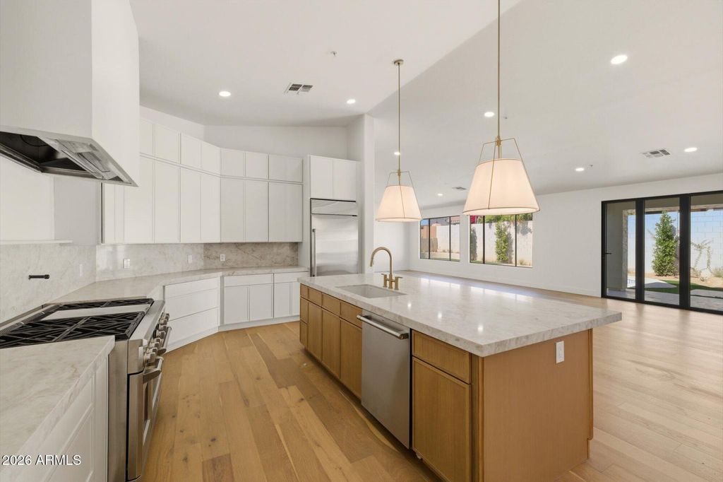 Image 2 of property listing at 7776 E SANDS Drive, Scottsdale, AZ 85255