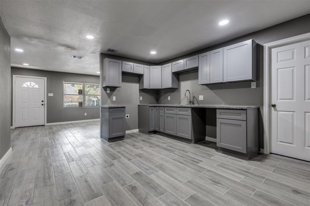 200 Pine Street, Prairie View, TX 77445