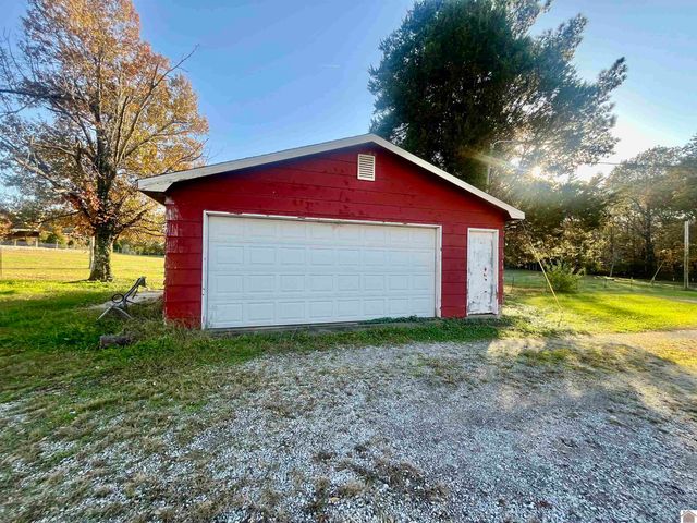 9826 State Route 945, Melber, KY 42069