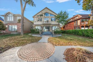 727 McDougal Drive, Waterford Charter Township, MI 48327