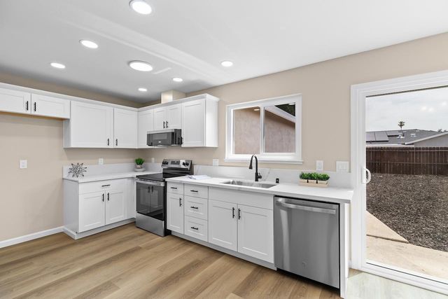 688 Chestnut Ave, Tracy, CA 95376