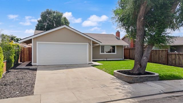 688 Chestnut Ave, Tracy, CA 95376