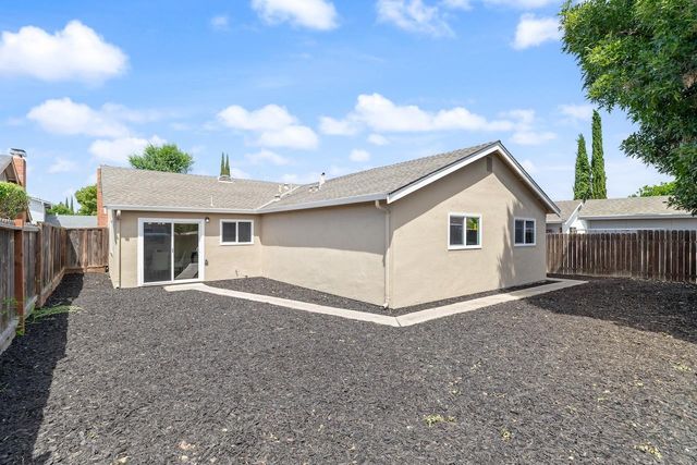 688 Chestnut Ave, Tracy, CA 95376