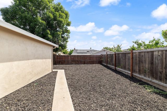 688 Chestnut Ave, Tracy, CA 95376