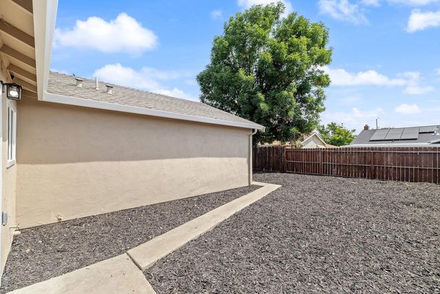 688 Chestnut Ave, Tracy, CA 95376