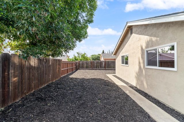 688 Chestnut Ave, Tracy, CA 95376