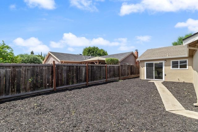 688 Chestnut Ave, Tracy, CA 95376