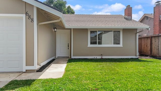 688 Chestnut Ave, Tracy, CA 95376