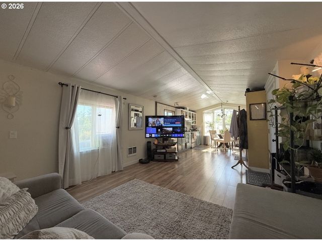 27645 SNYDER Rd 14, Junction City, OR 97448