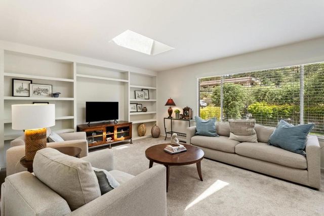 6970 Lakeview Drive, Salinas, CA 93907